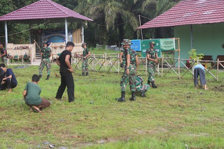   Prajurit TNI Yonif 645 Karya Bakti di Ponpes Quran Hadist Al-Hikam Sambas