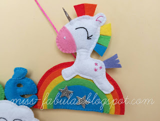 Cartel niño niña nombre fieltro unicornio arcoiris