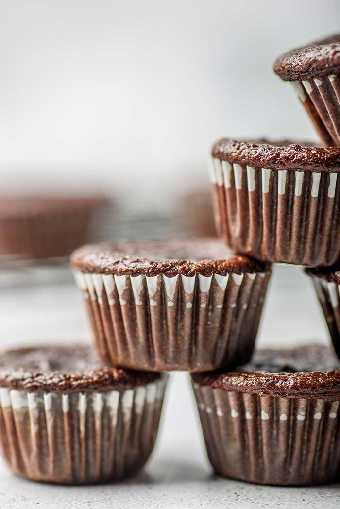Healthy chocolate zucchini muffins recipe. These mini muffins are flourless and gluten free. Make healthy chocolate muffins for kids or for This easy and simple recipe has banana and sunflower seed butter and no flour. Use choc chips or use carb chips for no sugar and clean eating.  This is the best recipes for healthy muffins. #chocolate #zucchini #healthy