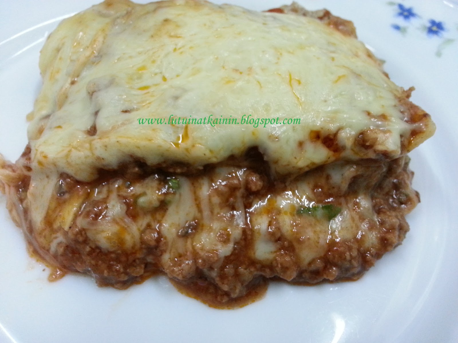 Lutuin at Kainin Beef Lasagna cooked in Microwave Oven