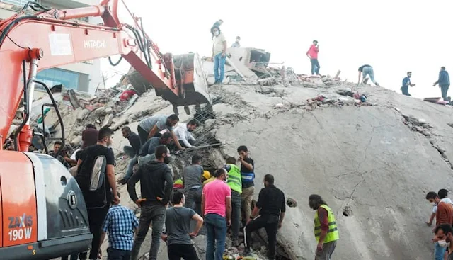 Edificios destruidos por terremoto en Izmir
