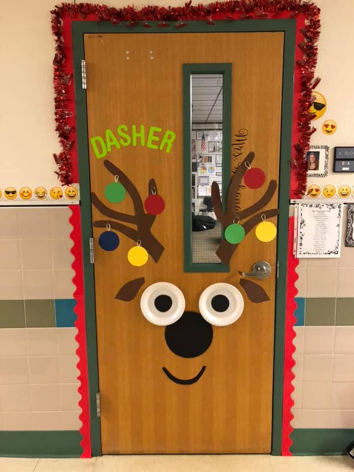 Crafty Texas Girls: Easy Reindeer Classroom Door