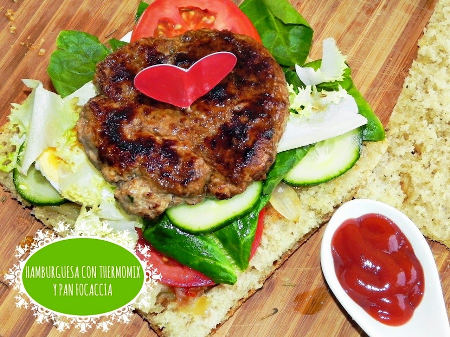 HAMBURGUESA CASERA CON PAN FOCACCIA