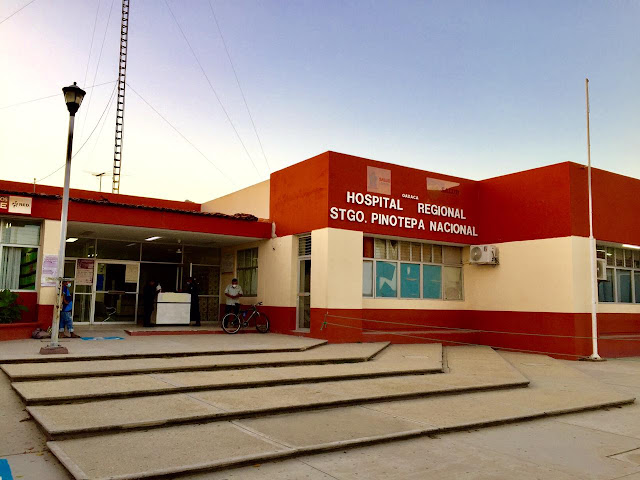 Trabajadores del Hospital Covid de Pinotepa demandan pago de sueldos Trabajadores del Hospital Covid de Pinotepa demandan pago de sueldos