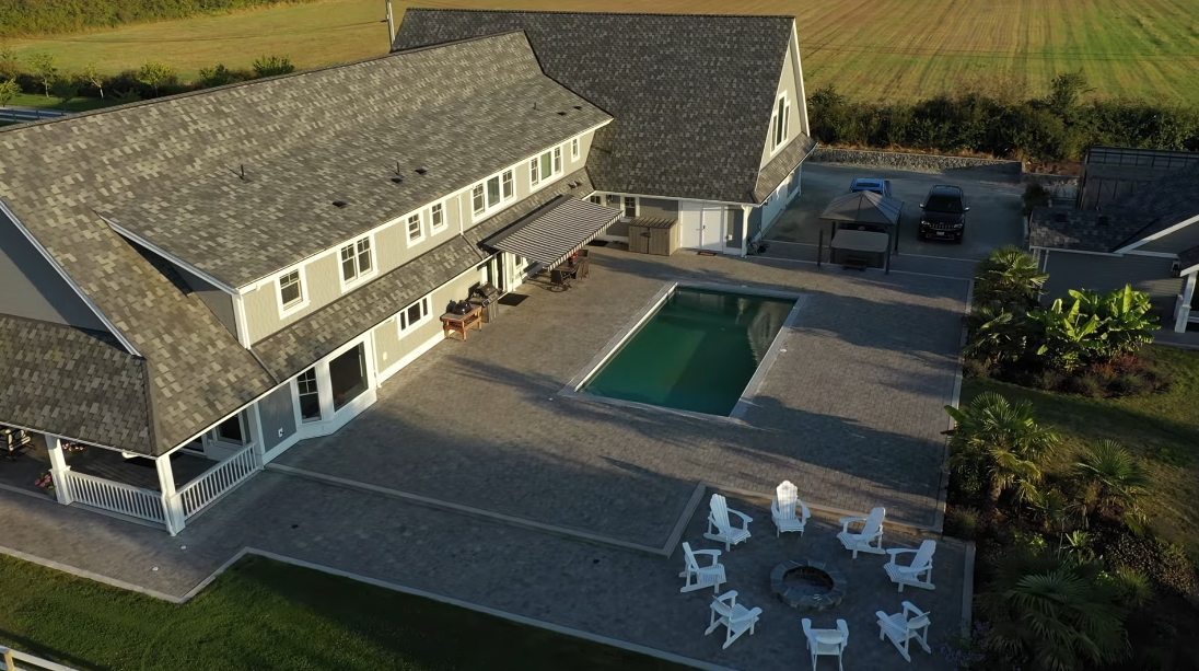 15 Photos vs. Cordova Bay, Victoria BC Luxury Equestrian Home Interior Design Tour