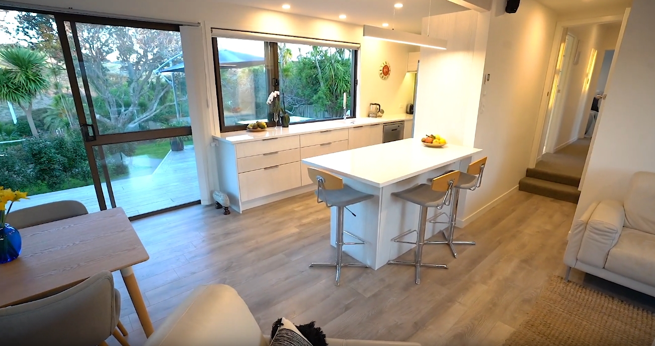 9 Photos vs. 29 Matapana Road, Palm Beach, Auckland Home Interior Design Tour