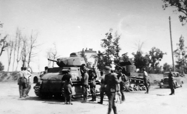 French Cavalry Tank, a Somua S35 Nr282 from Panzerzug Nr 28, and a T-26B from German 45 Infantry Division, 27 June 1941 worldwartwo.filminspector.com