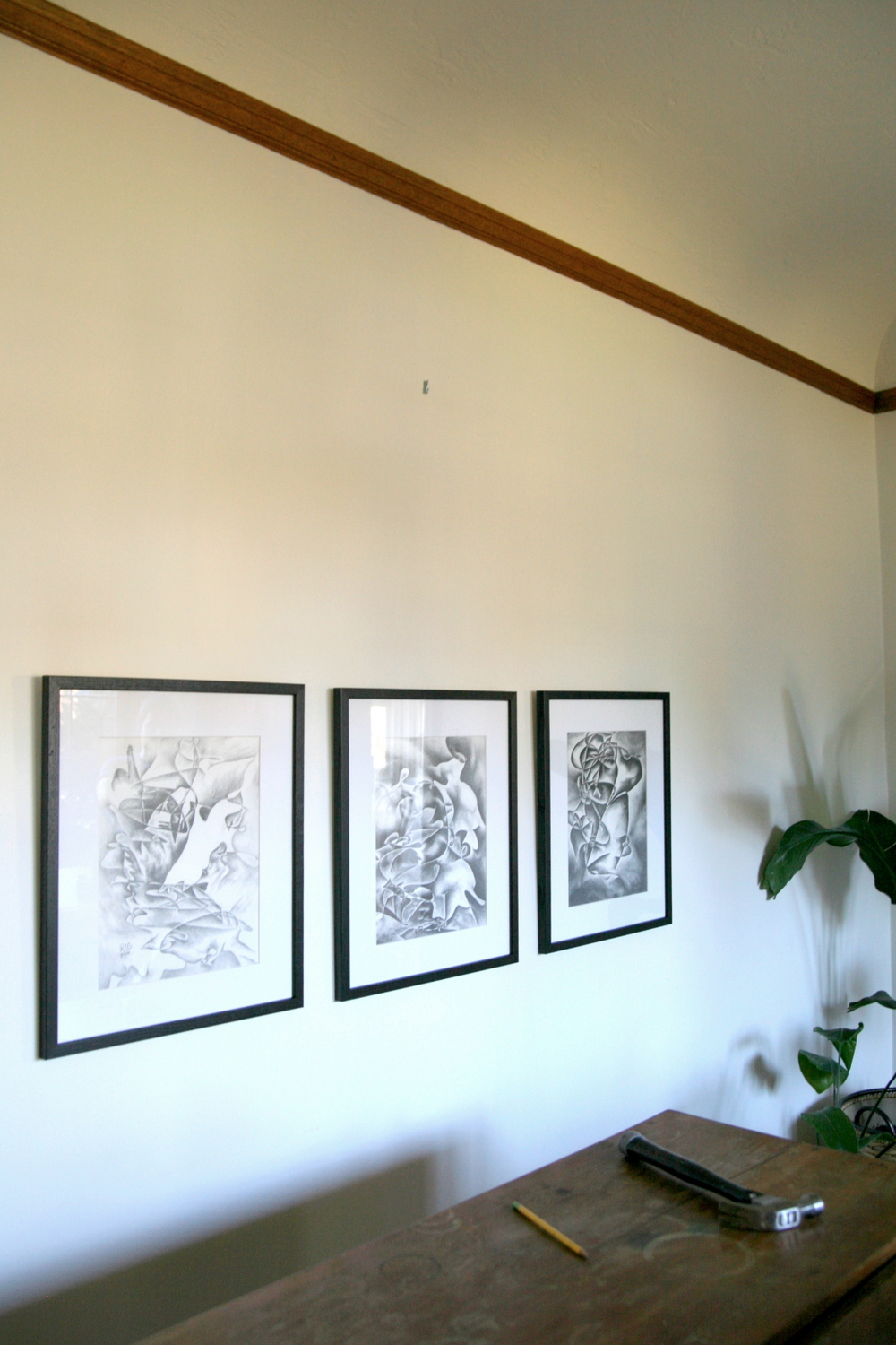 How to measure and hang a grid gallery wall! Dining room art with