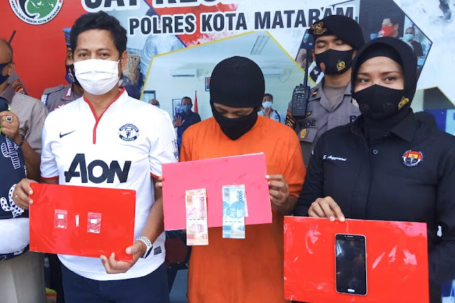 Seorang janda penjual baju online ditangkap Polisi