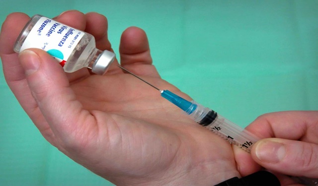 Saúde consegue menos de 3% das seringas que precisa para vacinação no Brasil