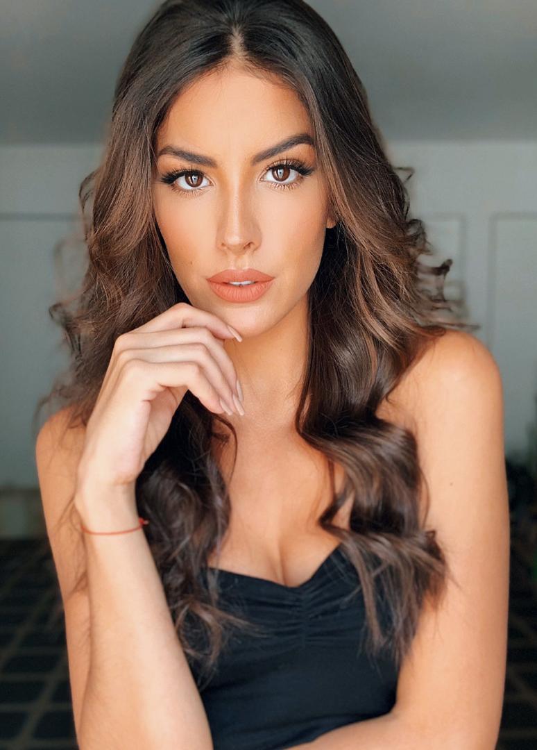 ESTHEFANY KOLMAN SE ESTRENA COMO CHICA ACTUAL