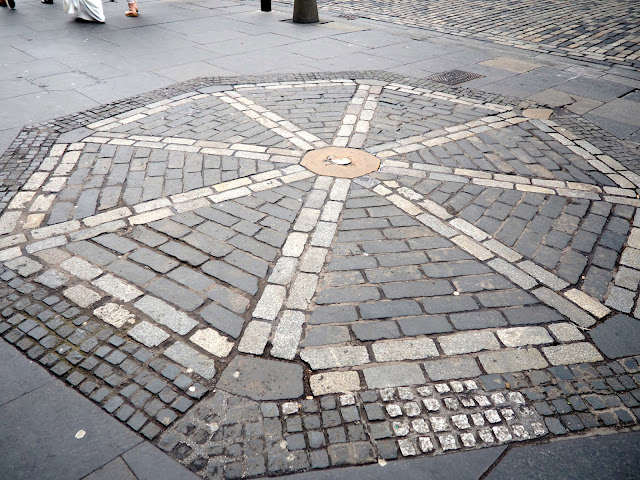 Mercat Cross location mosaic, Royal Mile, Edinburgh