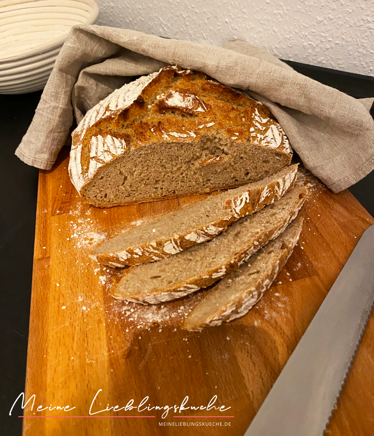 Weizen-Roggen-Brot mit langer Teigführung und wenig Hefe Weizen-Roggen-Brot mit langer Teigführung und wenig Hefe