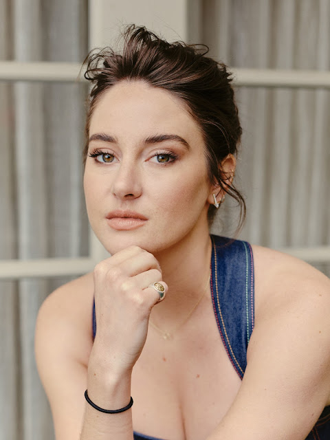 Sexy shailene pics woodley Aaron Rodgers,