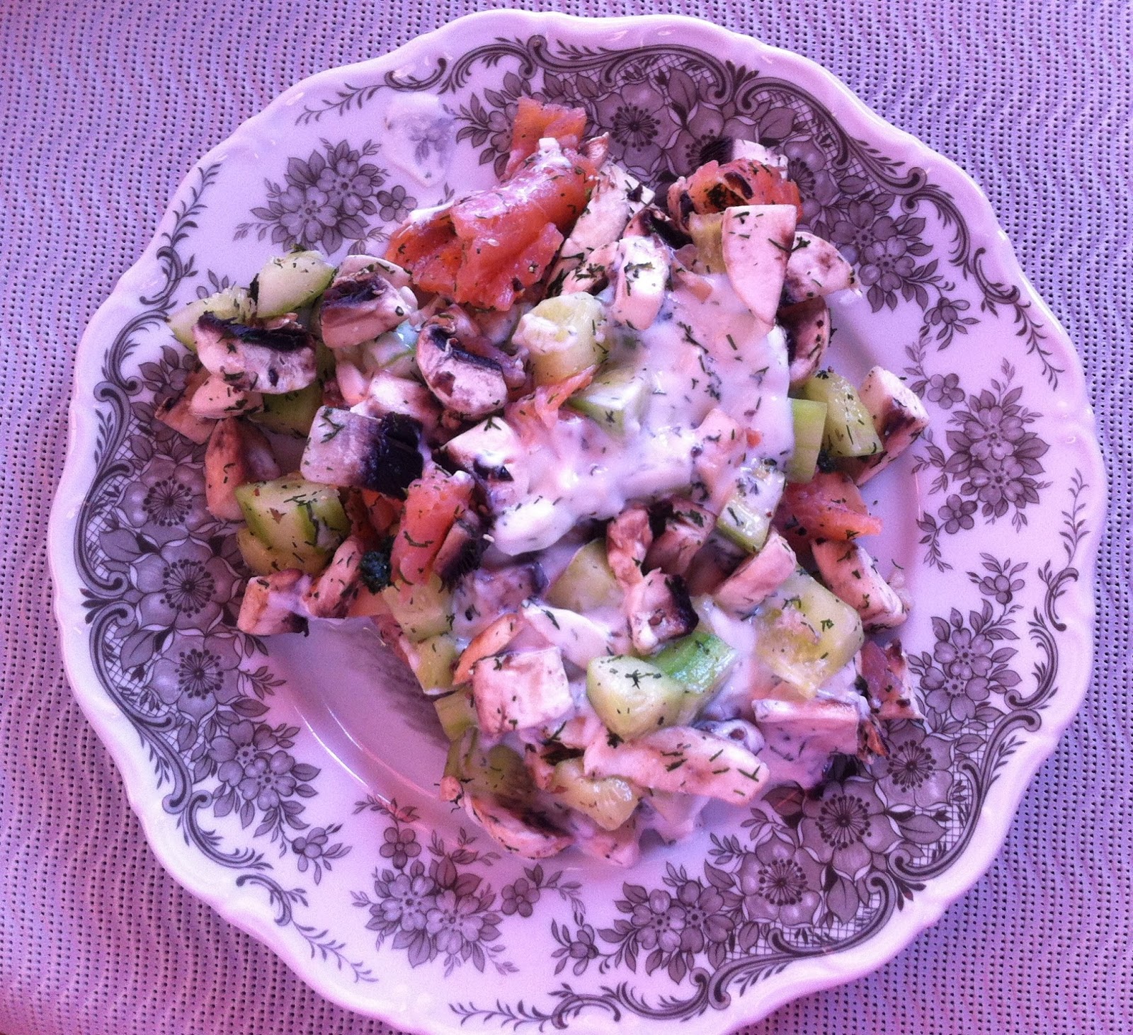 Wessels low carb Welt: Gurken-Champignon-Salat mit Räucherlachs