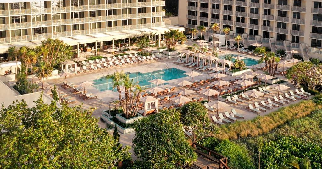 EconomicPolicyJournal.com: When You Are Close to Power the Lockdown Doesn't Apply