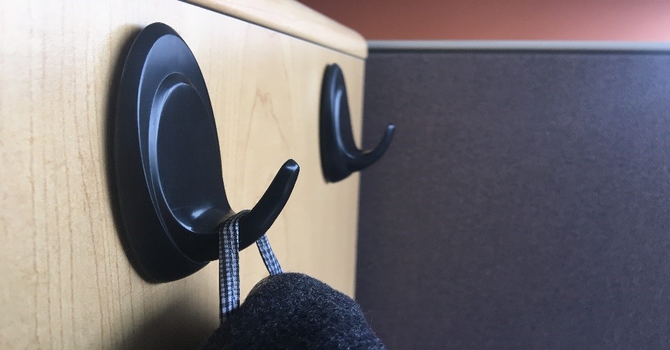 6 astuces pour fixer des objets sans percer son mur