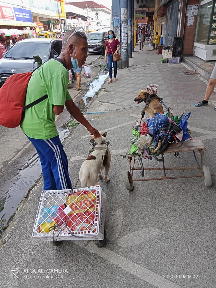 PANOORIN! | Matandang Gumagawa ng Payong, Kumakayod pa rin sa Gitna ng