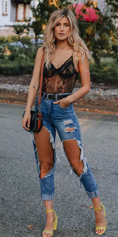 27 Adorable Fall Date Night Outfits Guaranteed to Impress. 27 Stylish Fall Outfits to Wear On Your Next Date, from Casual to Fancy. Fall Fashion via higiggle.com | Jeans Outfits | #falloutfits #dateoutfits #datenight #jeans