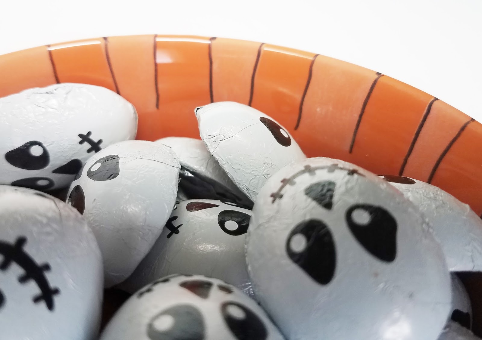 Erin Reed Makes DIY Dollar Tree Fast and Easy Etched Candy Bowls