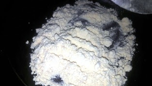dry-roast-the-gram-flour