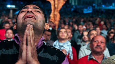 Kebangunan Rohani Besar Meluas di Iran, Ratusan Ribu Datang Kepada Yesus Kristus