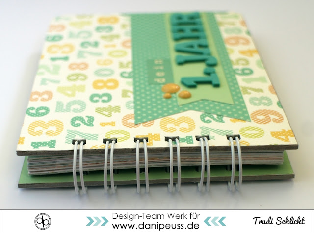 http://danipeuss.blogspot.com/2016/05/babywoche-ein-kleines-album-furs-erste-jahr-free-printable.html