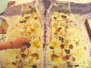 ecoprinting ecoprint tessuti produzione corsi tintura naturale sostenibili ecoprint corso ecoprinting corsi