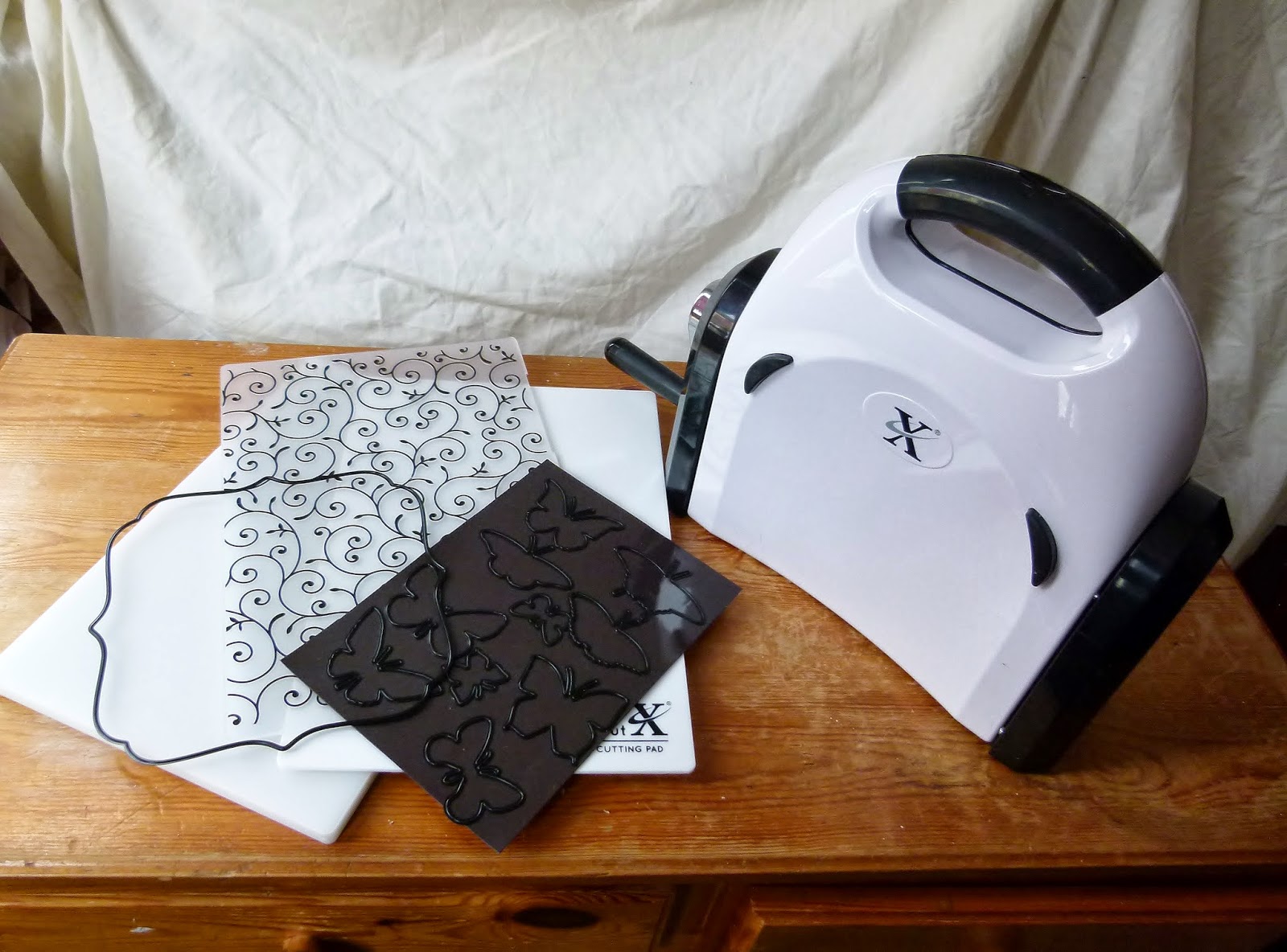 A Beginers guide to using the Xcut Xpress. | Life in a Snapshot