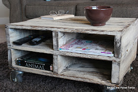 pallet, coffee table, reclaimed wood, http://bec4-beyondthepicketfence.blogspot.com/2013/04/magazine-pallet-table.html