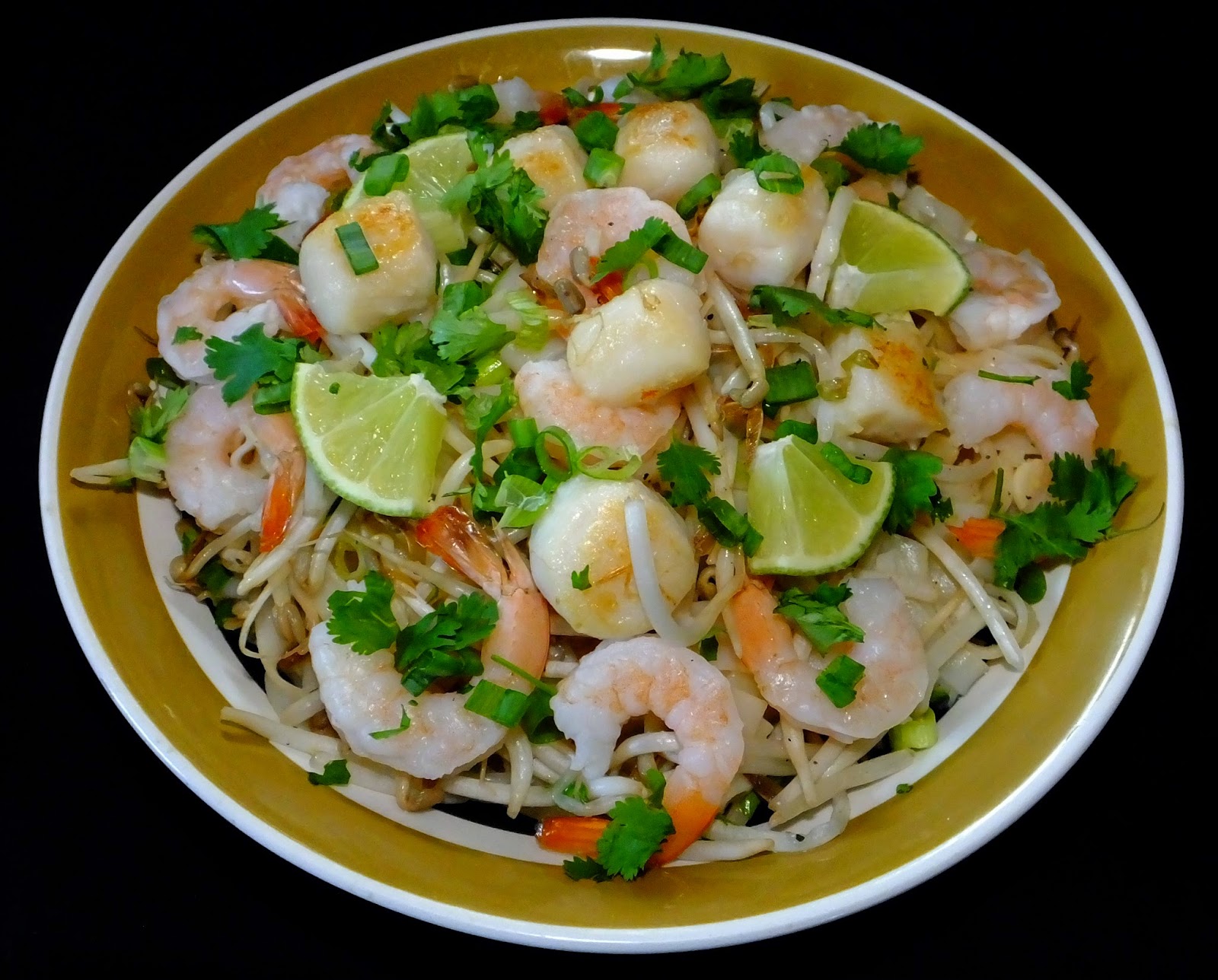 Americana Roots Art Scallops & Shrimp with Rice Noodles
