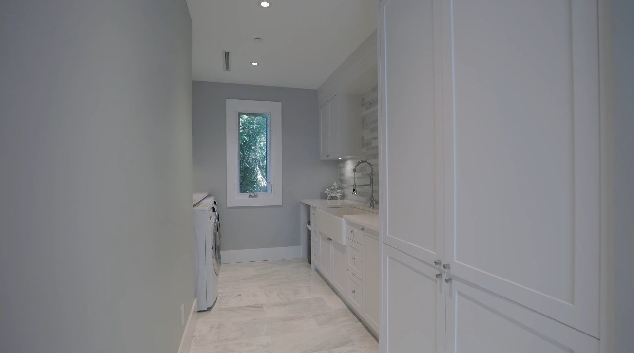 74 Photos vs. Luxury Contemporary Home In West Vancouver Interior Design Tour