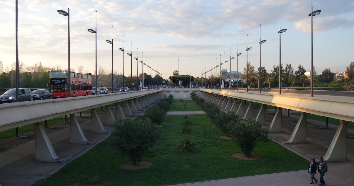 El puente del 9 d'Octubre, Valencia