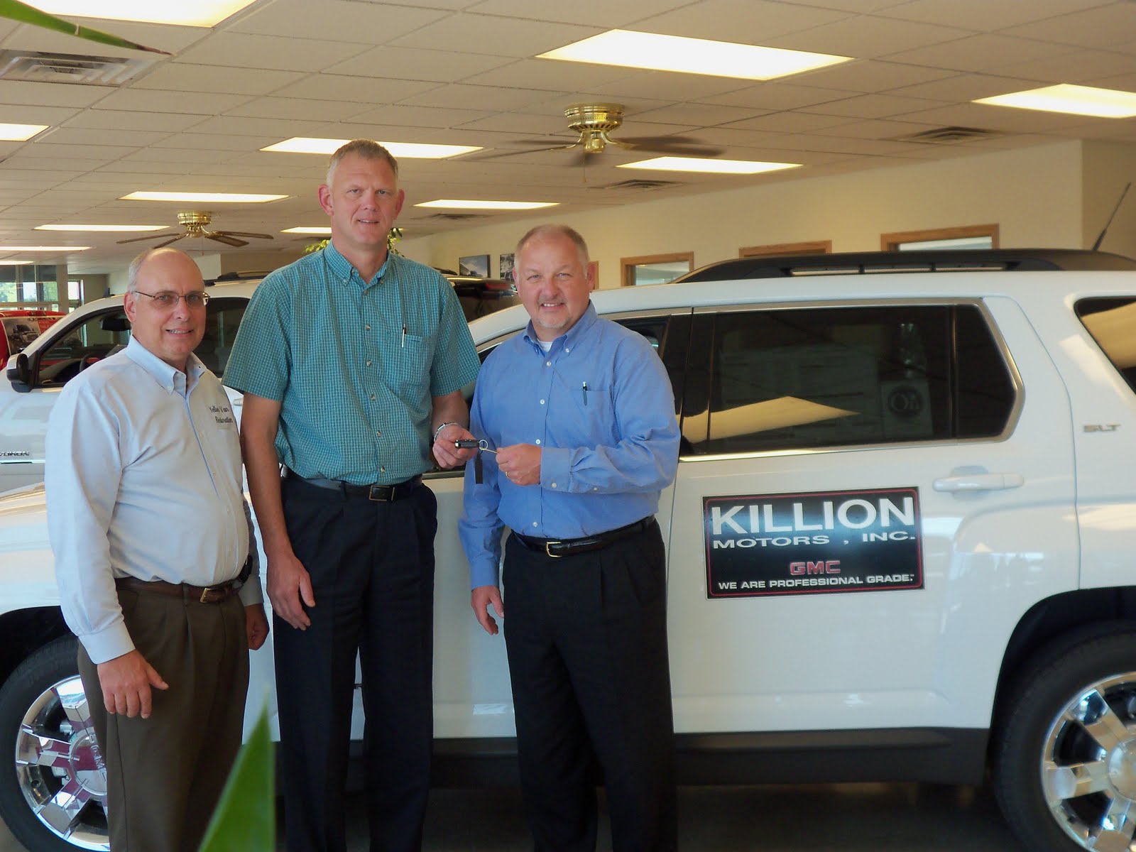 Yellow Van Cleaning & Restoration Snyder makes HoleInOne, wins car