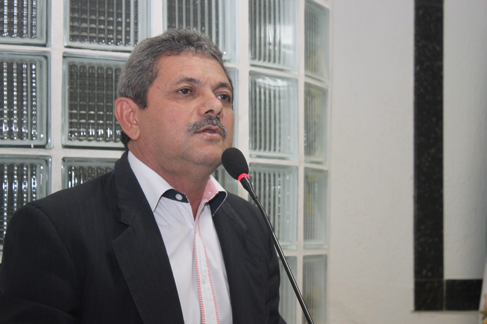 BLOG ANGICOS NOTICIAS: Cloves Tiburcio elogia trabalho de Deusdete no início de gestão e anuncia conclusão do Abatedouro