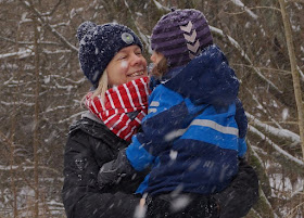 Rund um den Tröndelsee: Unser Winter-Spaziergang mit Schlitten. Küstenmami mit Kind im tiefen Schnee, im Winterwonderland!