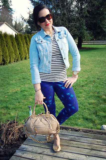 Stripe shirt, floral skinny jeans, light jean jacket and a Marc Jacobs bag.