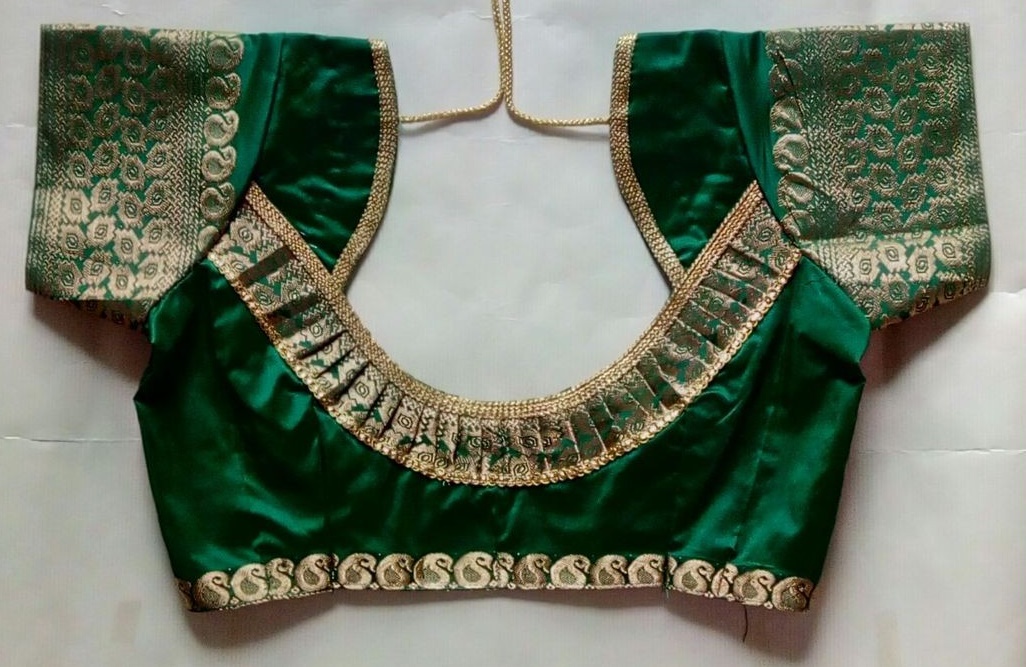 55 Trendy blouse back neck designs with borders for sarees | Bling Sparkle