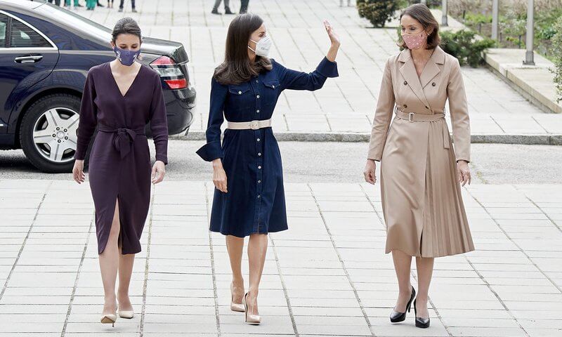 Queen Letizia wore a caddli stretch denim dress by Hugo Boss, and beethoven earrings by Tous. Minister Reyes Maroto and Minister Irene Montero