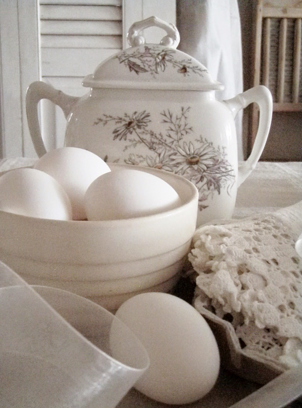 Cabin & Cottage Farmhouse White Eggstravaganza