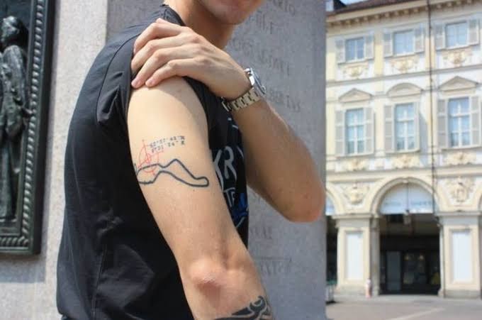 Arti Kedutan Lengan Kanan Akan Mendapat Pinjaman Uang Primbon88 Com