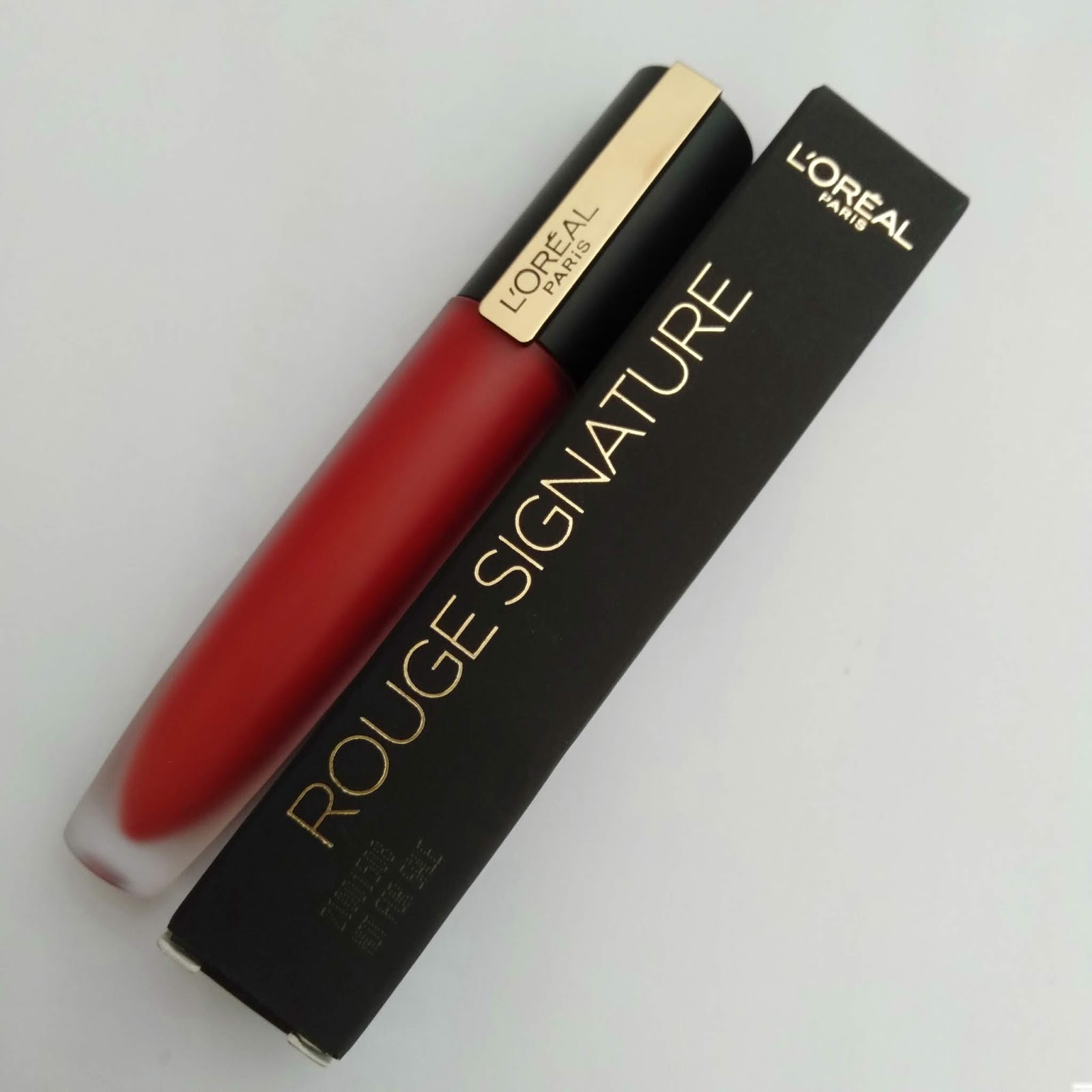 Review - L'OREAL ROUGE SIGNATURE LIQUID LIPSTICK 10 SHADE.