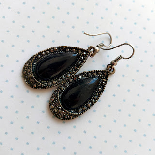 pendientes negros ¿Negro o burdeos? Ayúdame a elegir entre dos looks de fiesta 13