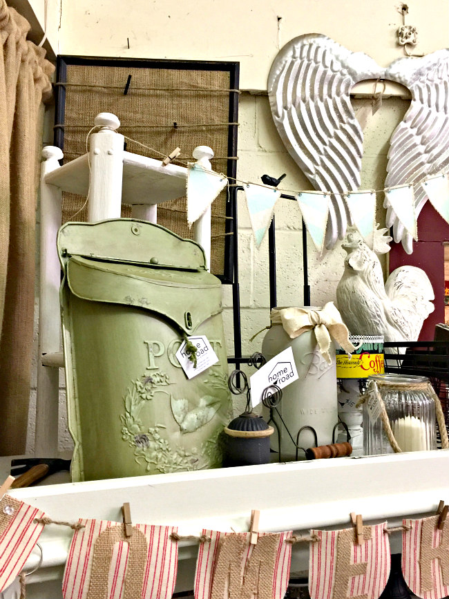 A Display Shelf for Selling Projects