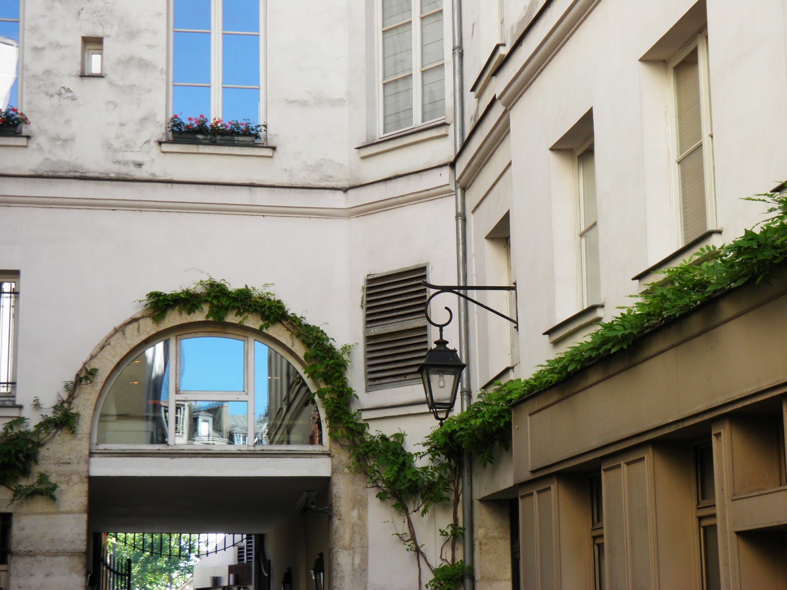 12 Place De La Bastille Cour Damoye 75011 Paris La cour Damoye - Parisian touch