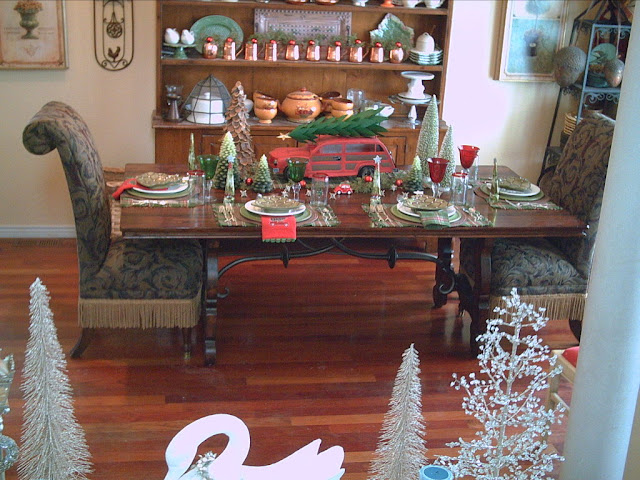 Candlelight Supper: Vintage Christmas Tree Tablescape