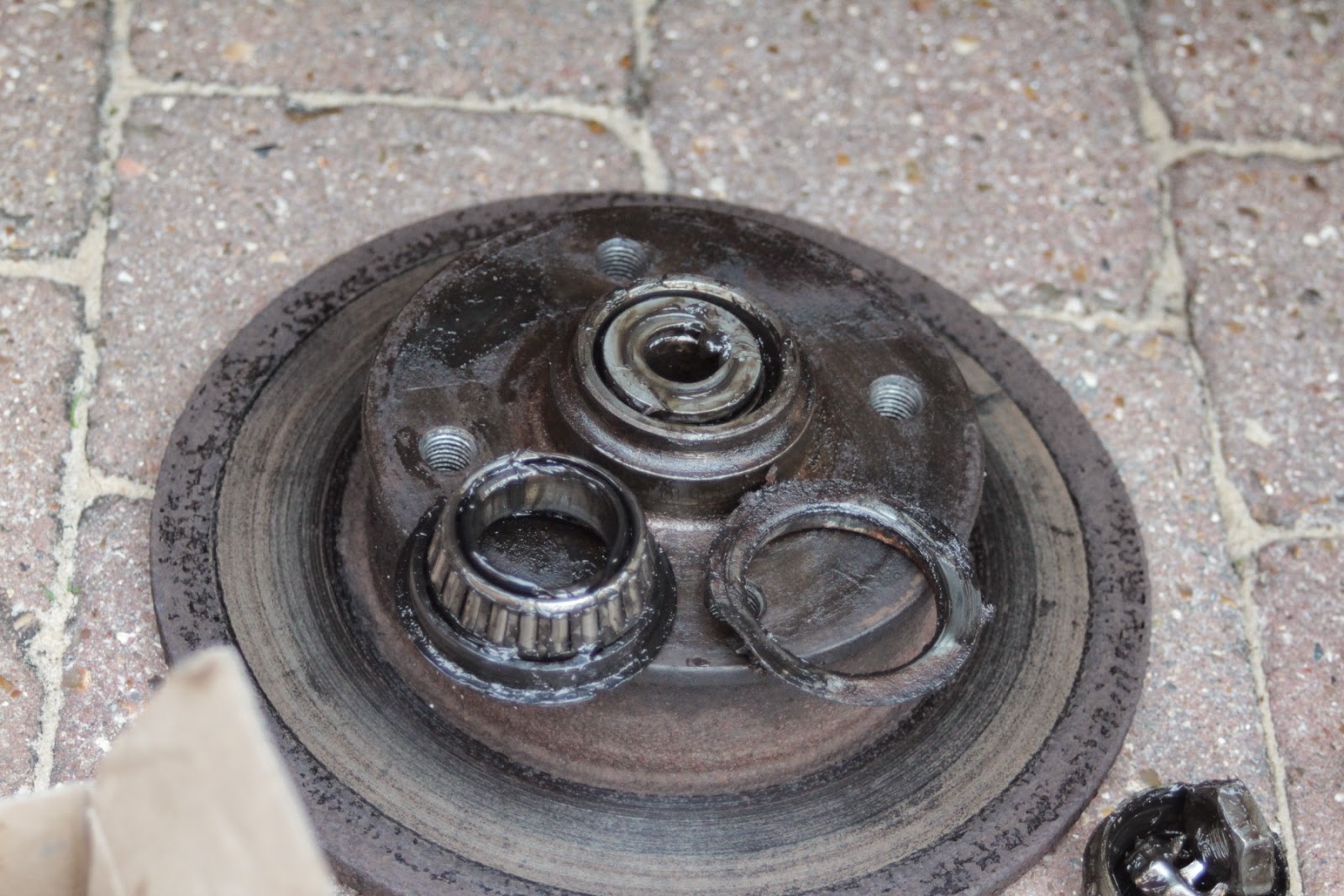 Life with a 1989 VW Golf Mk2 GTI 16V Golf Rear Stub Axle Replacement