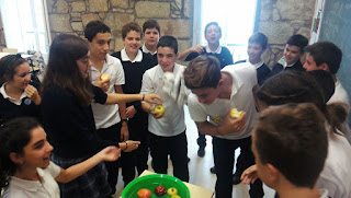 Apple bobbing game