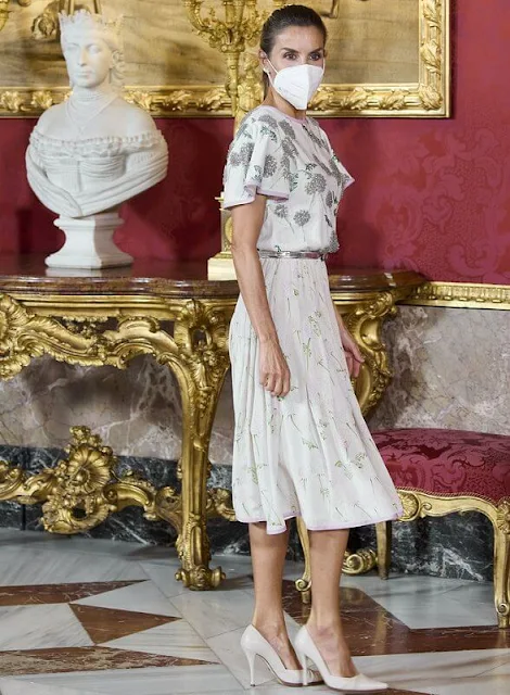 Queen Letizia wore a 40-year-old dress, blouse and skirt, belonging to her mother-in-law Queen Sofia