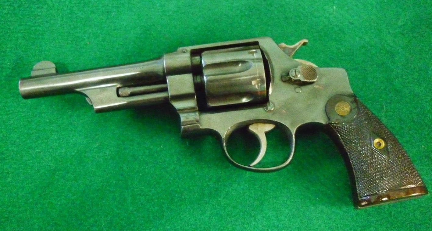 Revolver:  Cal. 44 SPECIAL modelo detective